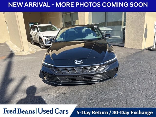 2024 Hyundai Elantra SEL photo 2