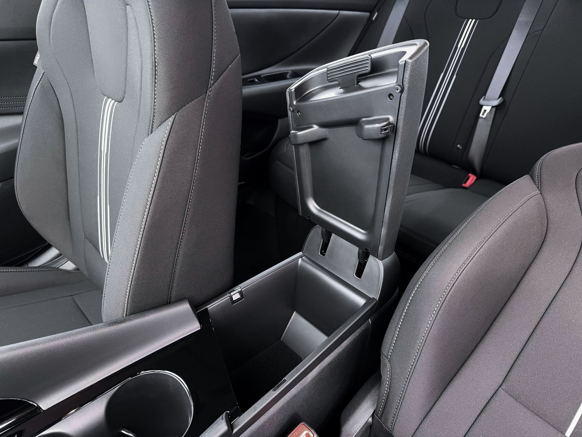 2026 Hyundai Elantra Blue - Photo 18
