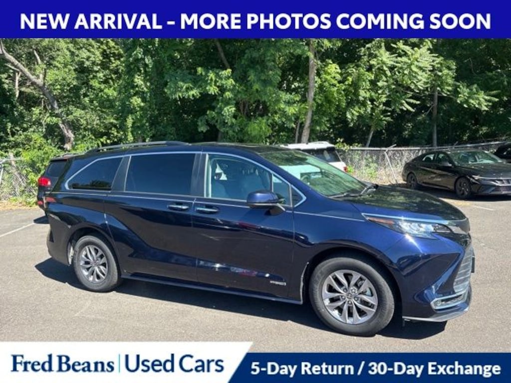 Used 2021 Toyota Sienna XLE Minivan/Van