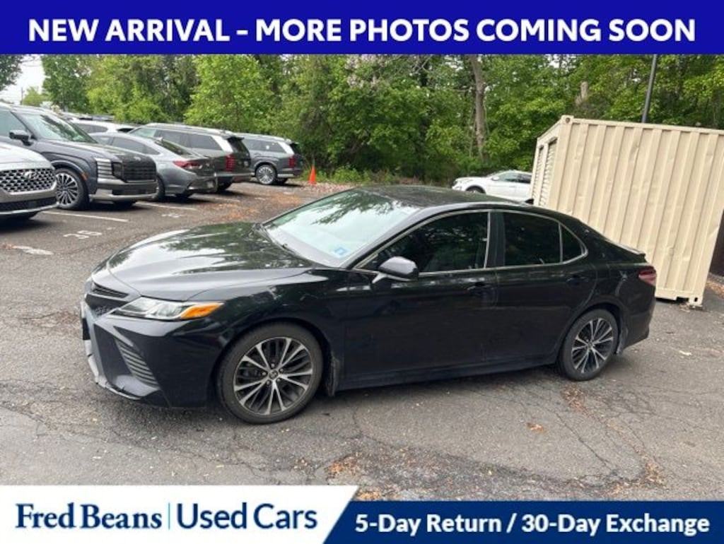 Used 2020 Toyota Camry SE Sedan