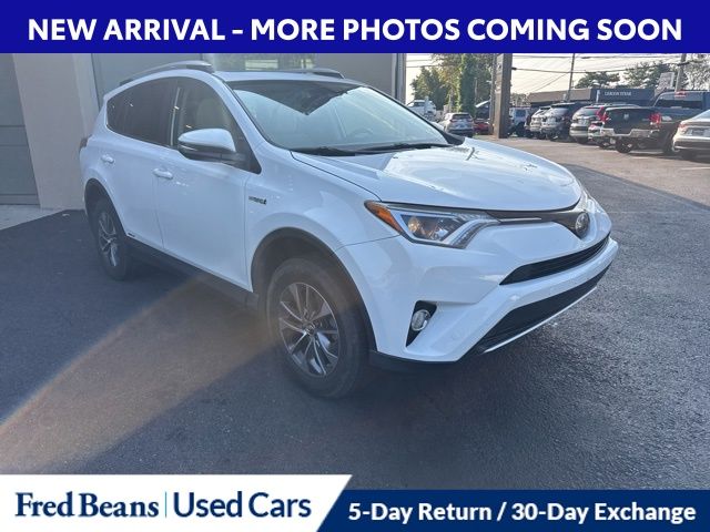 2016 Toyota RAV4 Hybrid XLE photo 3
