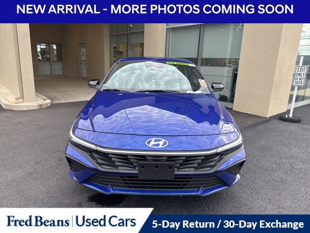 2025 Hyundai Elantra SEL Sport photo 2