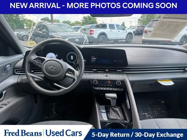 2025 Hyundai Elantra SEL - Photo 11