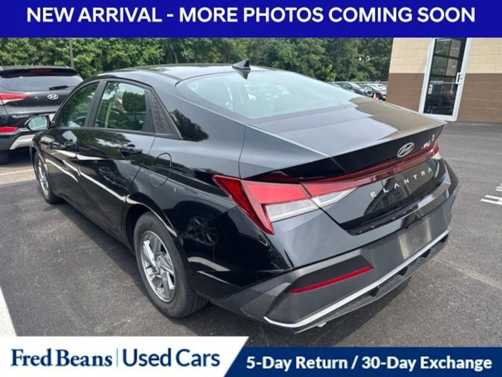 Used 2024 Hyundai Elantra SE Sedan