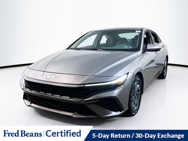 2024 Hyundai Elantra SEL photo 2
