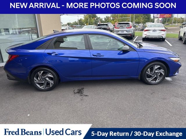 2025 Hyundai Elantra SEL Sport photo 4