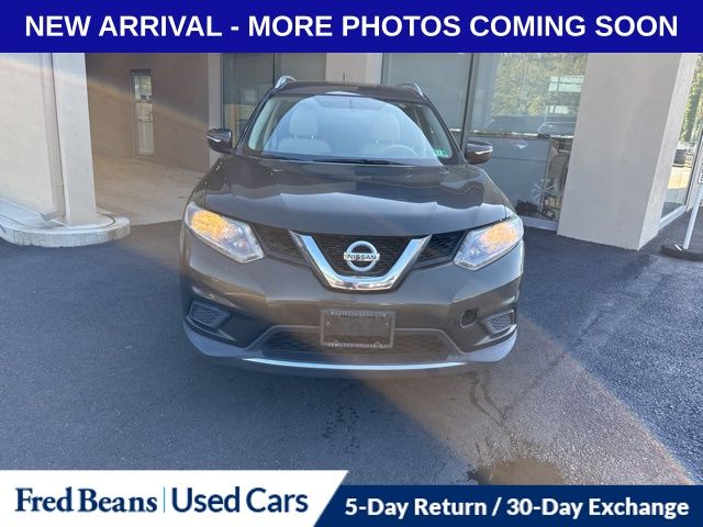 2014 Nissan Rogue SV photo 2