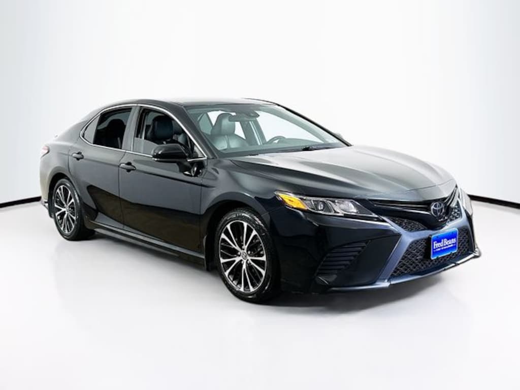 Used 2020 Toyota Camry SE Sedan