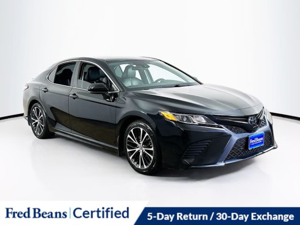 Used 2020 Toyota Camry SE Sedan