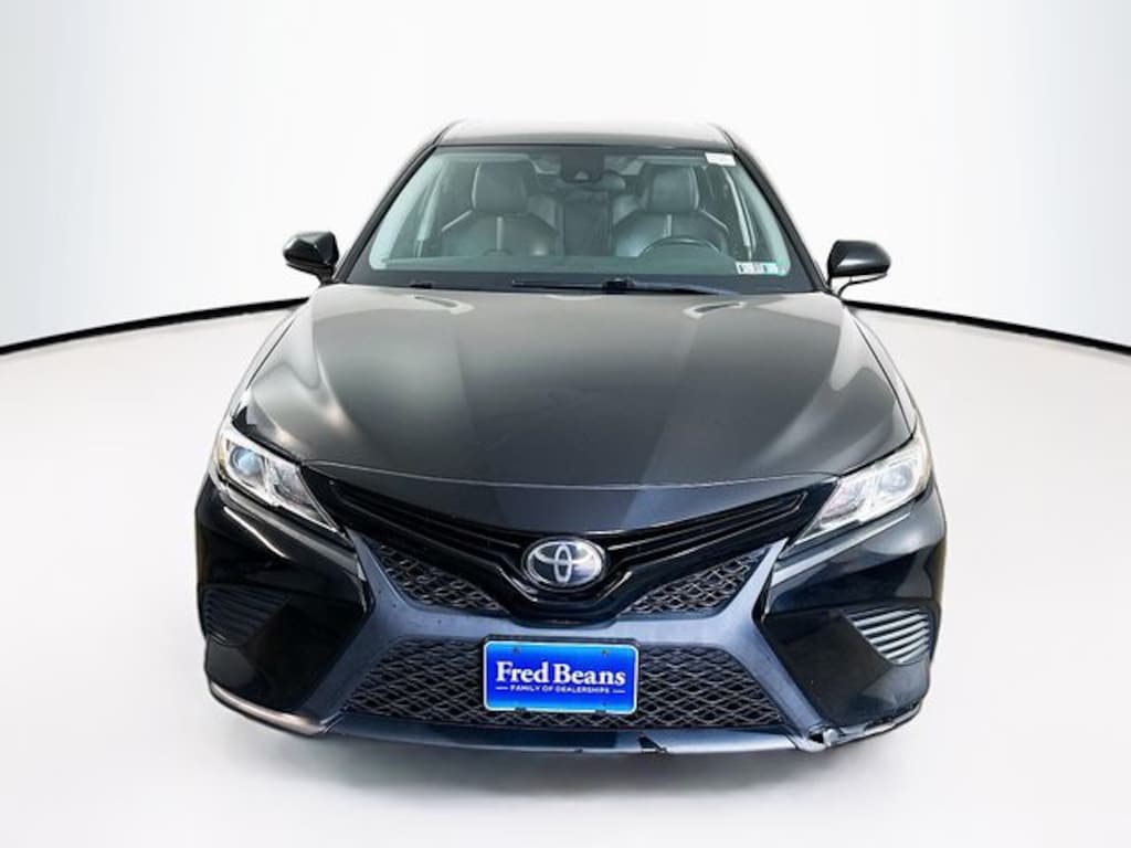 Used 2020 Toyota Camry SE Sedan