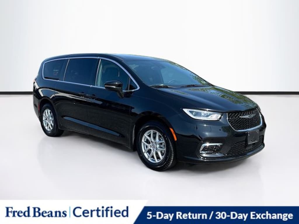 Used 2025 Chrysler Pacifica Select Minivan/Van