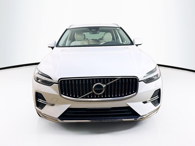 2022 Volvo XC60 B5 Inscription photo 2