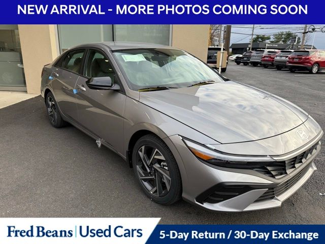 2025 Hyundai Elantra SEL Sport photo 3