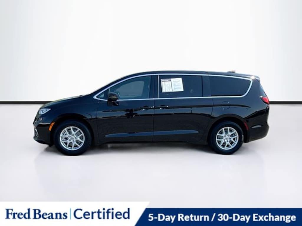Used 2025 Chrysler Pacifica Select Minivan/Van
