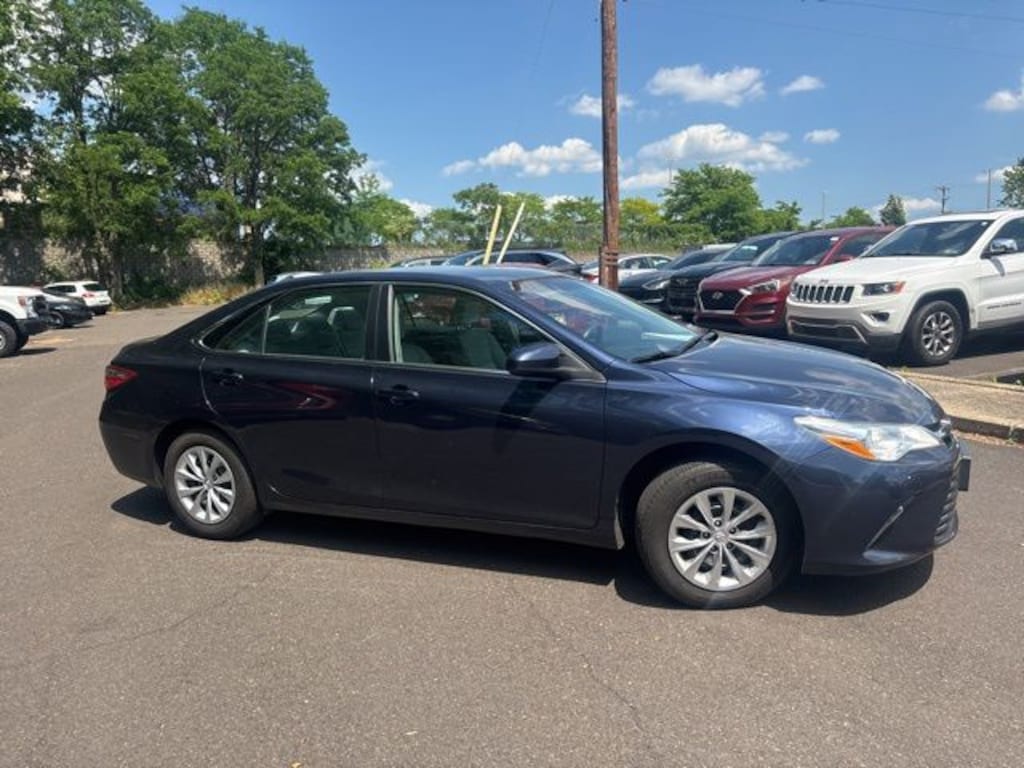 Used 2017 Toyota Camry LE Sedan