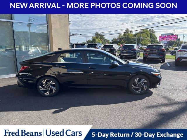 2024 Hyundai Elantra SEL photo 4