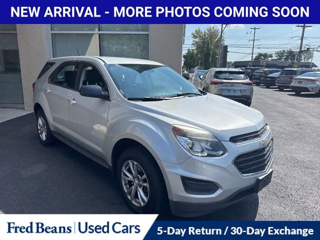 2017 Chevrolet Equinox LS photo 3