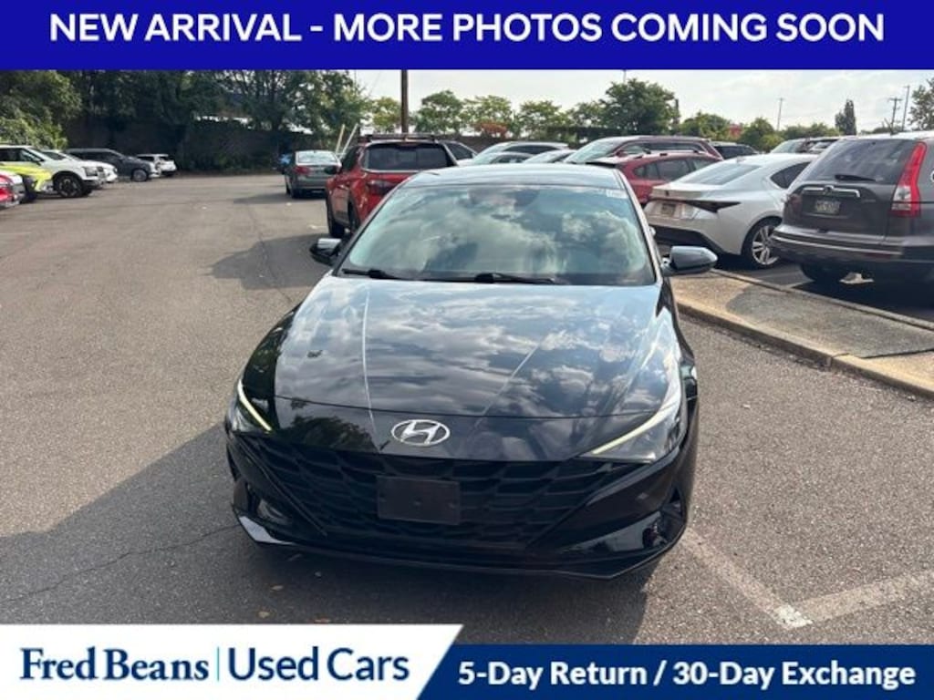 Used 2023 Hyundai Elantra SE Sedan
