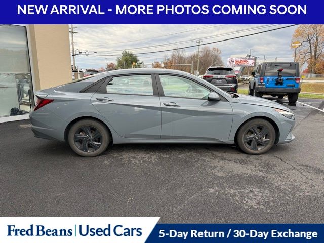 2023 Hyundai Elantra SEL photo 4