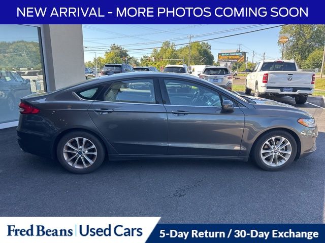 2019 Ford Fusion SE photo 2