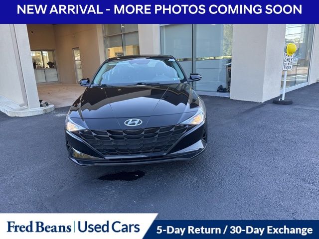 2023 Hyundai Elantra SEL photo 2