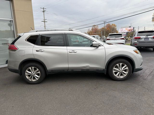 2015 Nissan Rogue SV photo 4