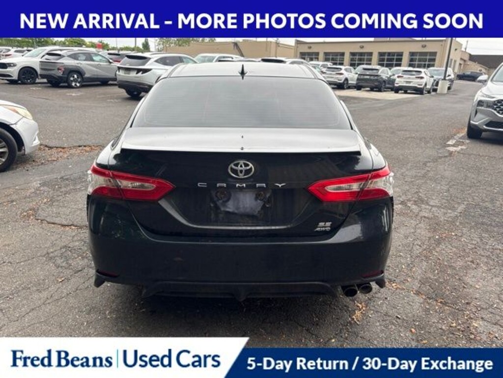 Used 2020 Toyota Camry SE Sedan