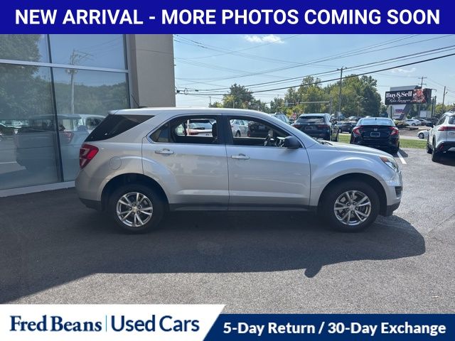 2017 Chevrolet Equinox LS photo 4