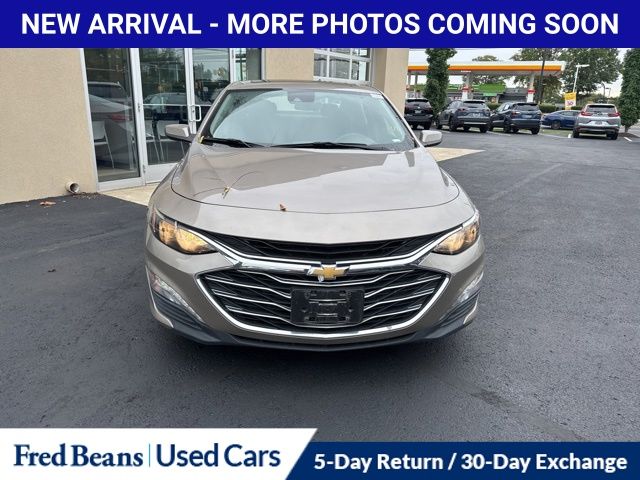 2023 Chevrolet Malibu 1LT photo 2