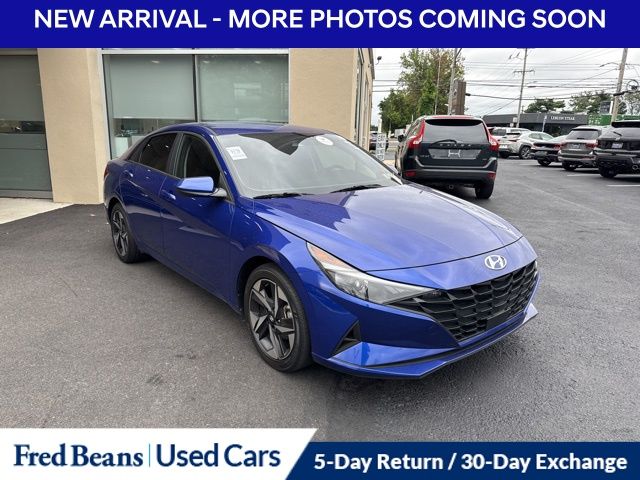 2023 Hyundai Elantra SEL photo 3