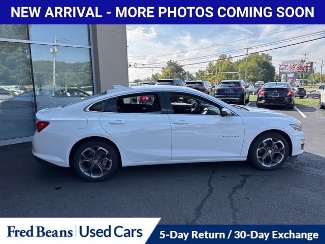 2023 Chevrolet Malibu 1LT photo 2