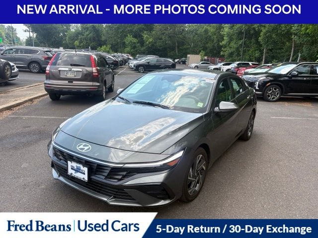 2025 Hyundai Elantra SEL - Photo 1