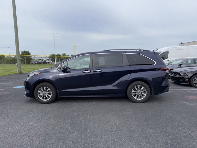 Used 2023 Toyota Sienna XLE with VIN 5TDYRKEC8PS142384 for sale in New Holland, PA