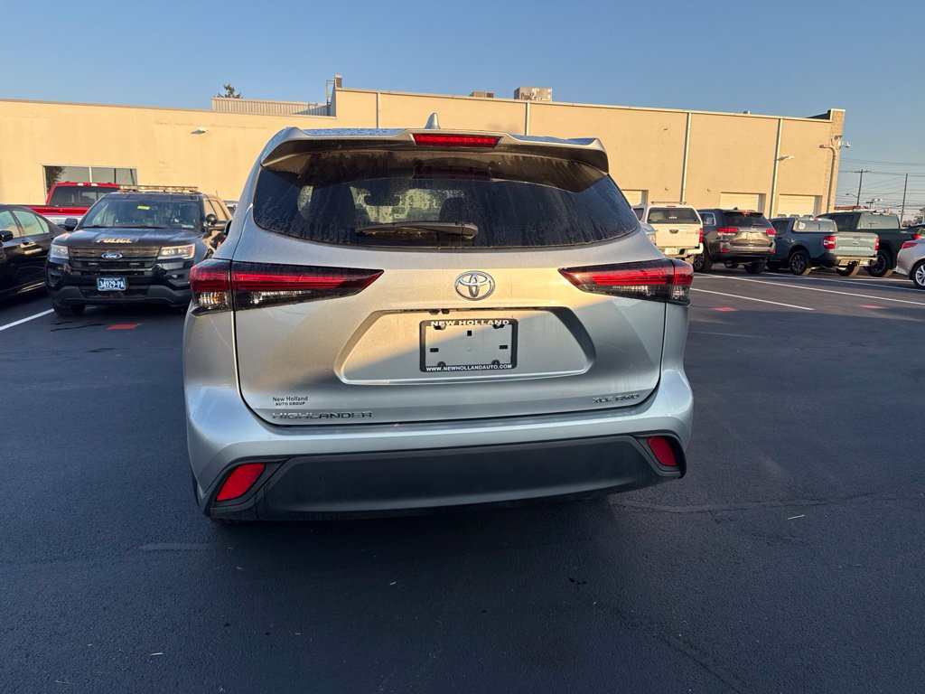 Used 2024 Toyota Highlander XLE Sport Utility