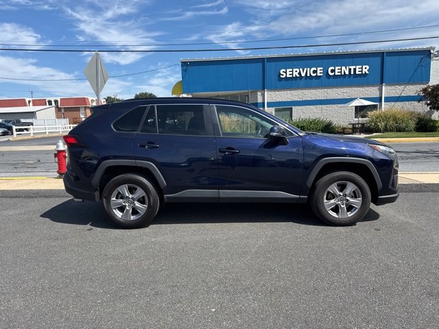 2022 Toyota RAV4 XLE photo 2