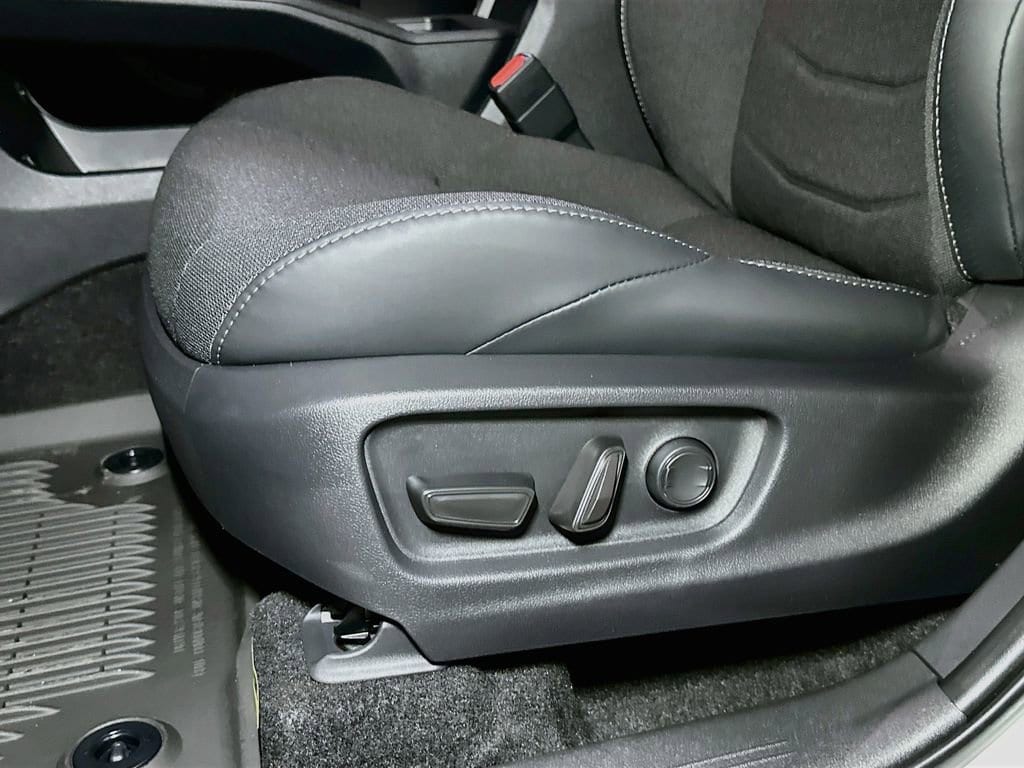 2026 Toyota C-HR SE - Photo 13