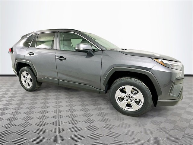 2025 Toyota RAV4 XLE photo 3