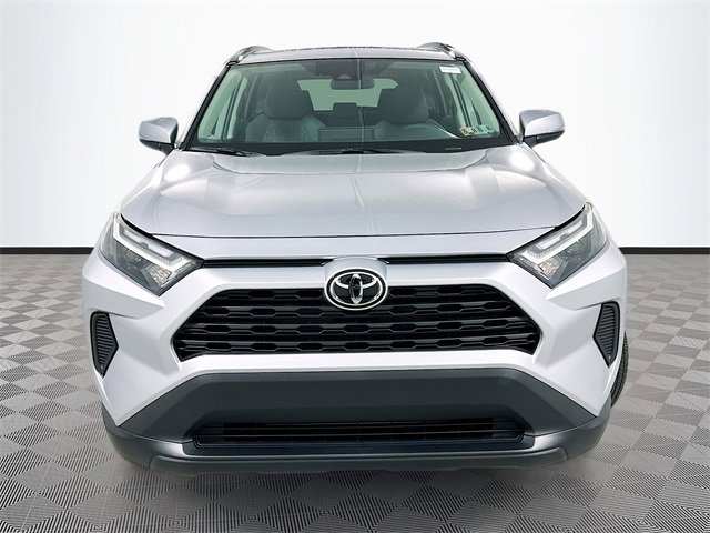 2025 Toyota RAV4 XLE photo 2