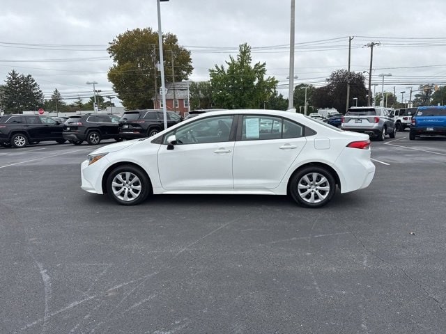 Used 2022 Toyota Corolla LE with VIN 5YFEPMAEXNP294703 for sale in Northfield, Minnesota