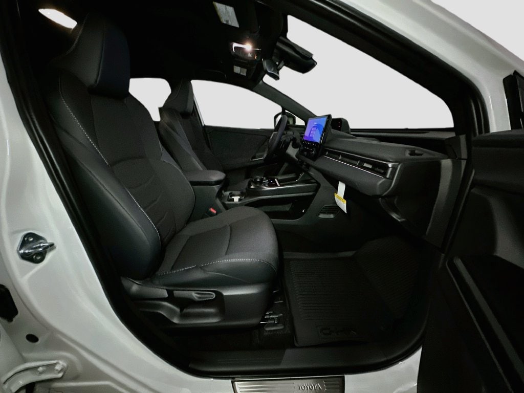 2026 Toyota C-HR SE - Photo 31
