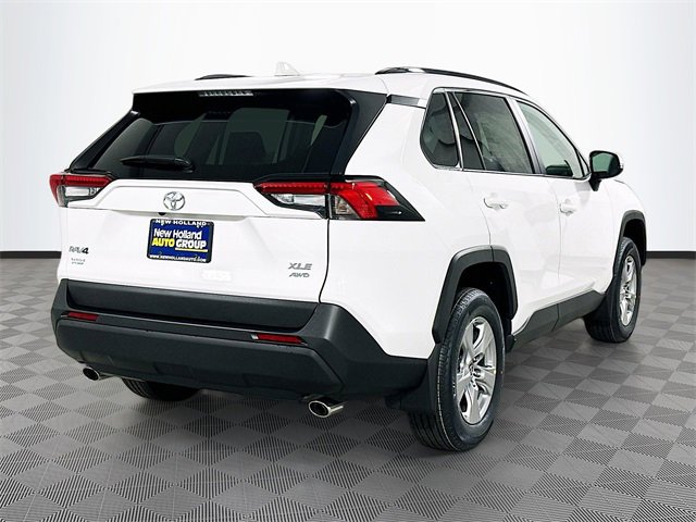 2025 Toyota RAV4 XLE photo 3