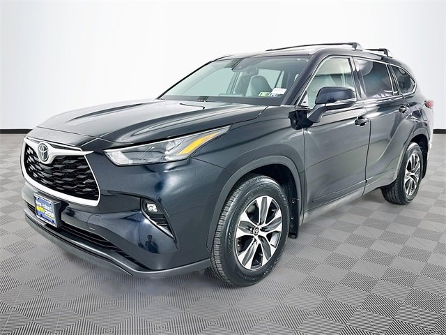 2022 Toyota Highlander XLE photo 3