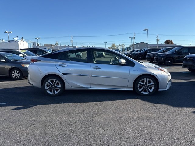 2016 Toyota Prius Three Touring photo 4