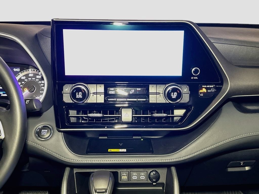 2023 Toyota Highlander XLE - Photo 12