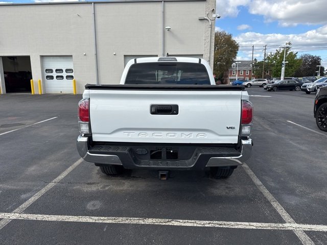 2022 Toyota Tacoma TRD Off-Road photo 2
