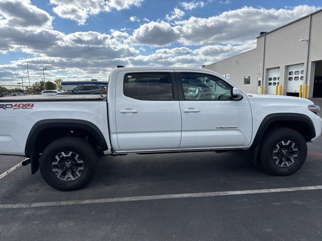2022 Toyota Tacoma TRD Off-Road photo 3