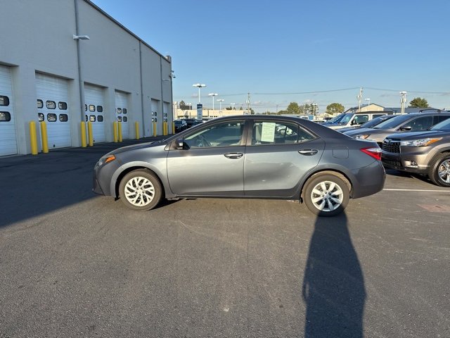 2016 Toyota Corolla LE photo 2
