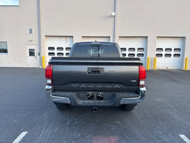 2019 Toyota Tacoma TRD Off-Road photo 2