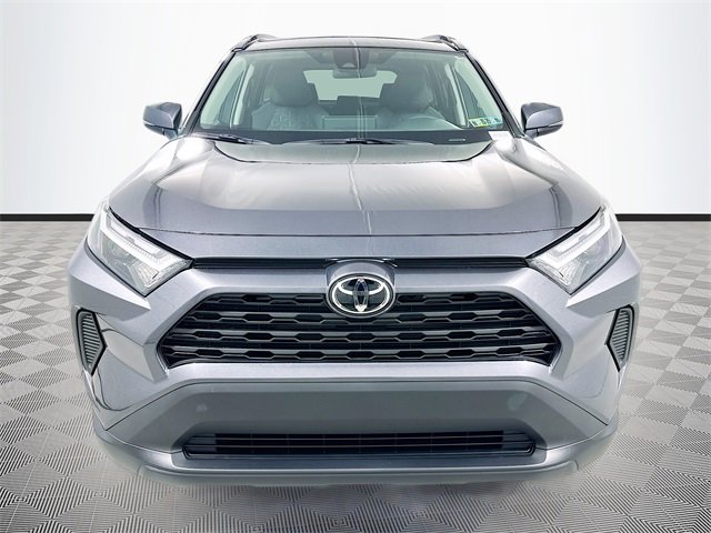 2025 Toyota RAV4 XLE photo 2