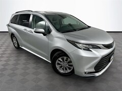 2022 Toyota Sienna XLE Passenger Van